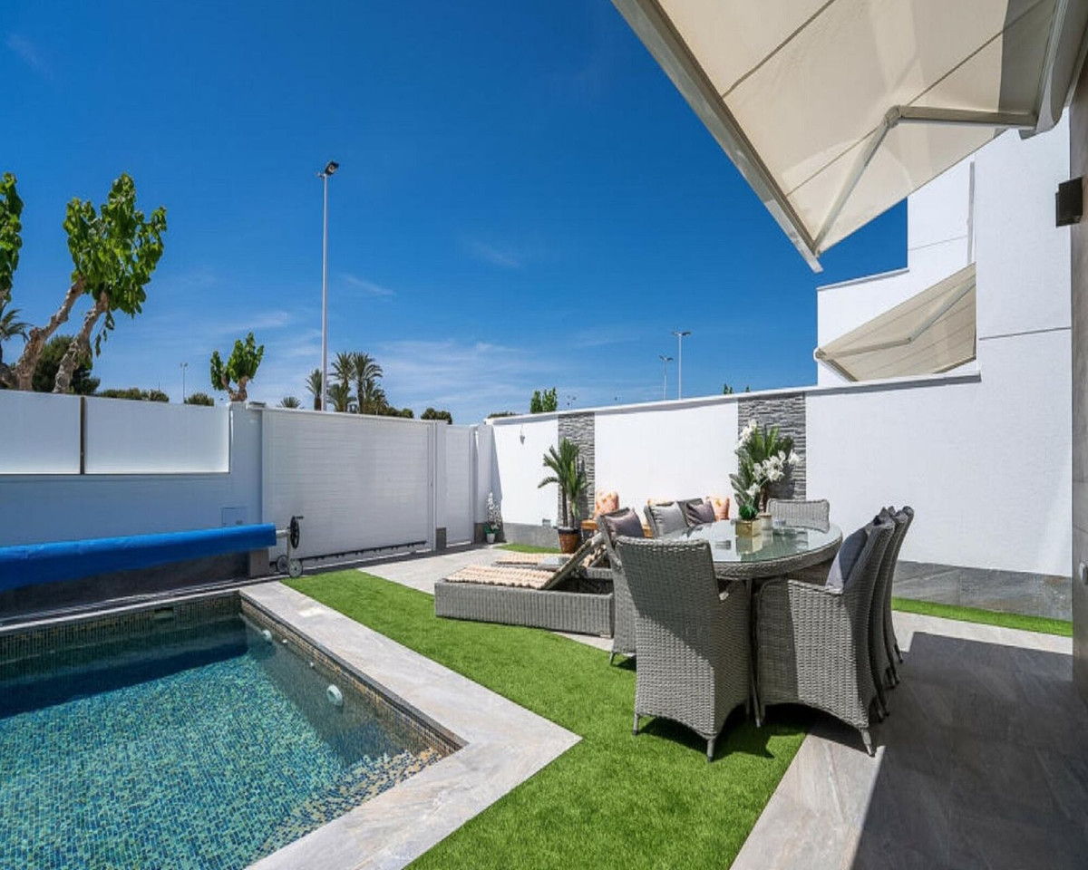 Villa for Sale in San Pedro del Pinatar, Murcia