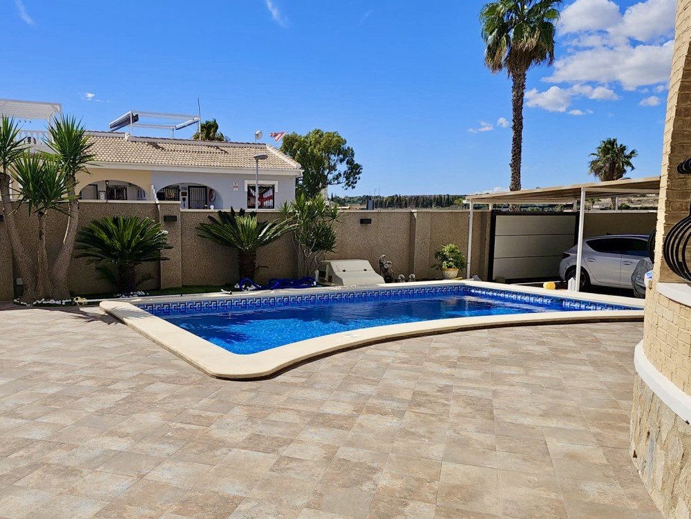 Villa for Sale in Benijofar, Alicante