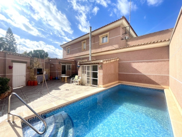Villa for Sale in Formentera del Segura, Alicante