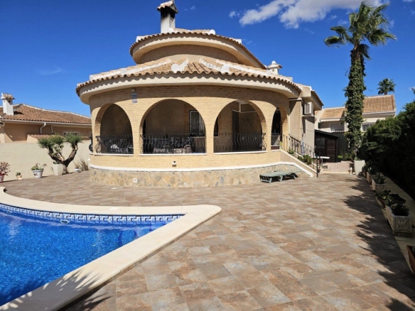 Villa for Sale in Benijofar, Alicante