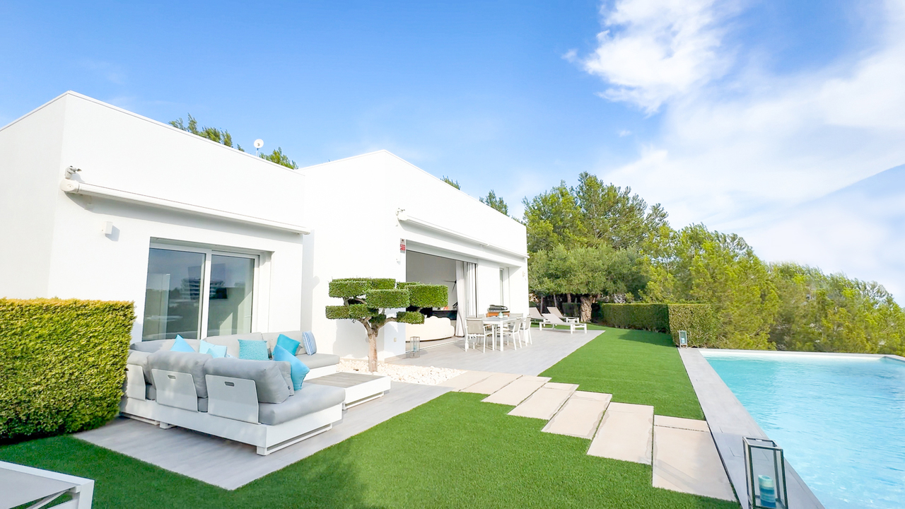 Villa for Sale in Las Colinas Golf, Alicante
