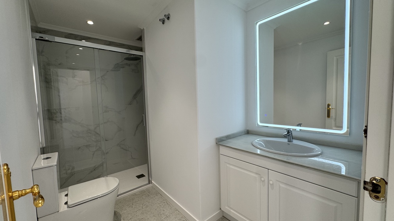 Apartment for Sale in Lomas De Campoamor, Alicante
