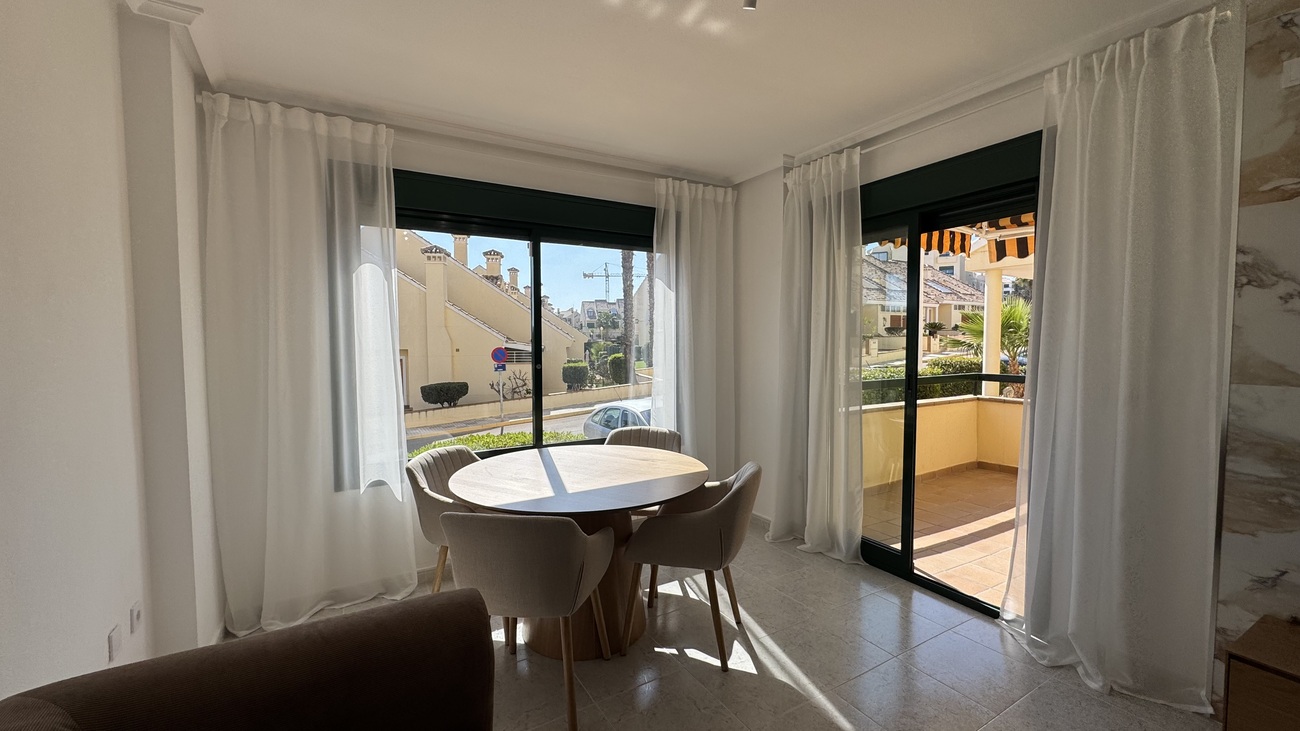 Apartment for Sale in Lomas De Campoamor, Alicante