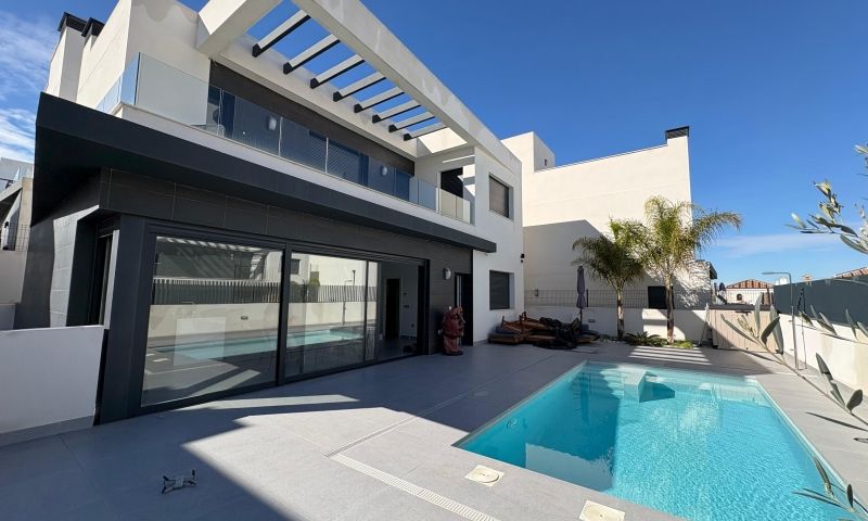 Villa for Sale in Algorfa, Alicante