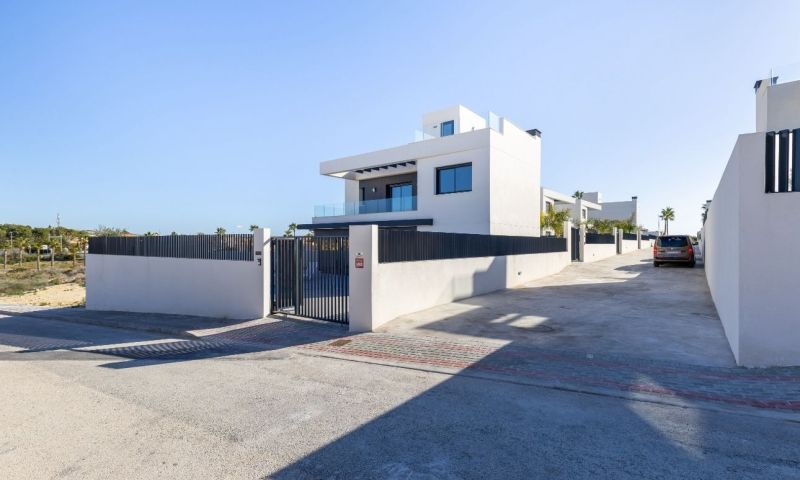 Villa for Sale in Algorfa, Alicante