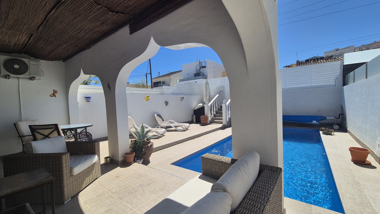 Semi Detached for Sale in Villamartin, Alicante