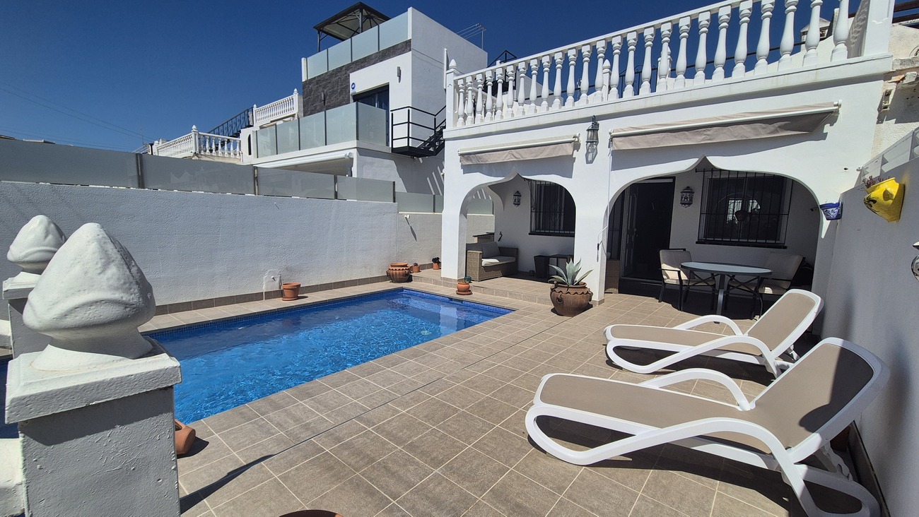 Semi Detached for Sale in Villamartin, Alicante