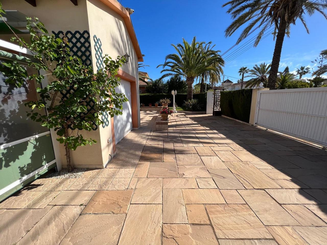 Villa for Sale in Cabo Roig, Alicante