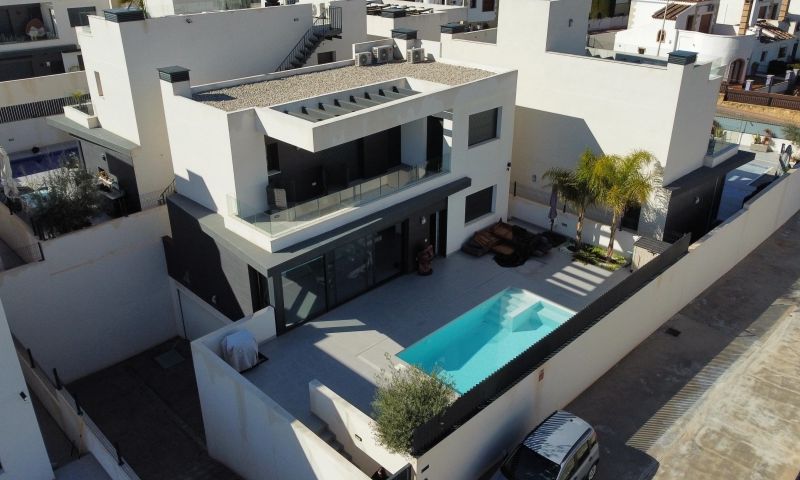 Villa for Sale in Algorfa, Alicante
