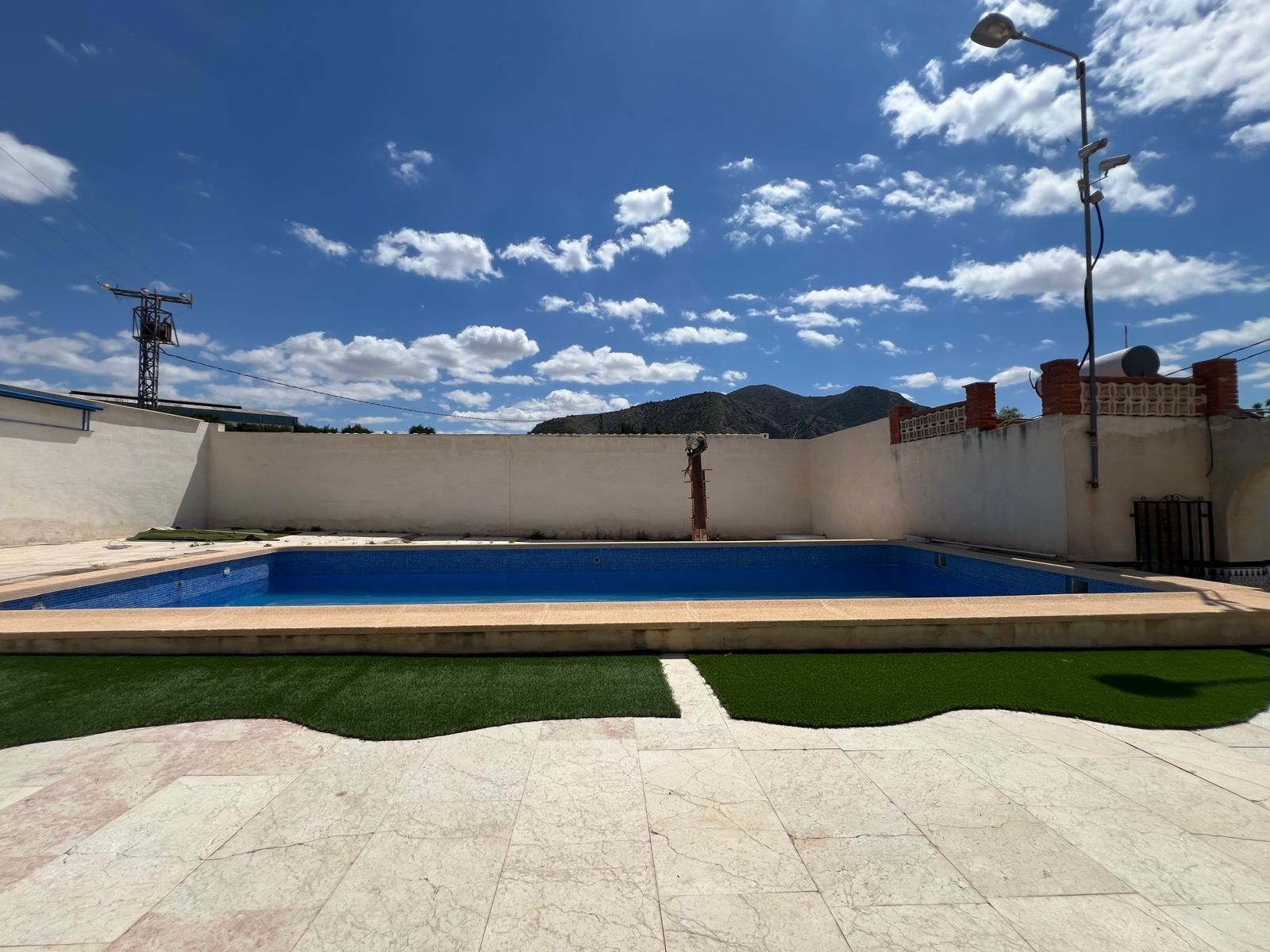 Country House for Sale in Algueña, Alicante