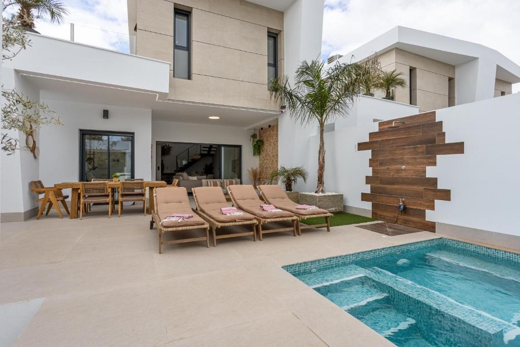 Villa for Sale in Dolores, Alicante