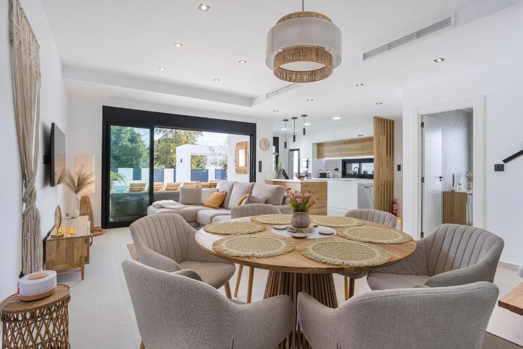 Villa for Sale in Dolores, Alicante
