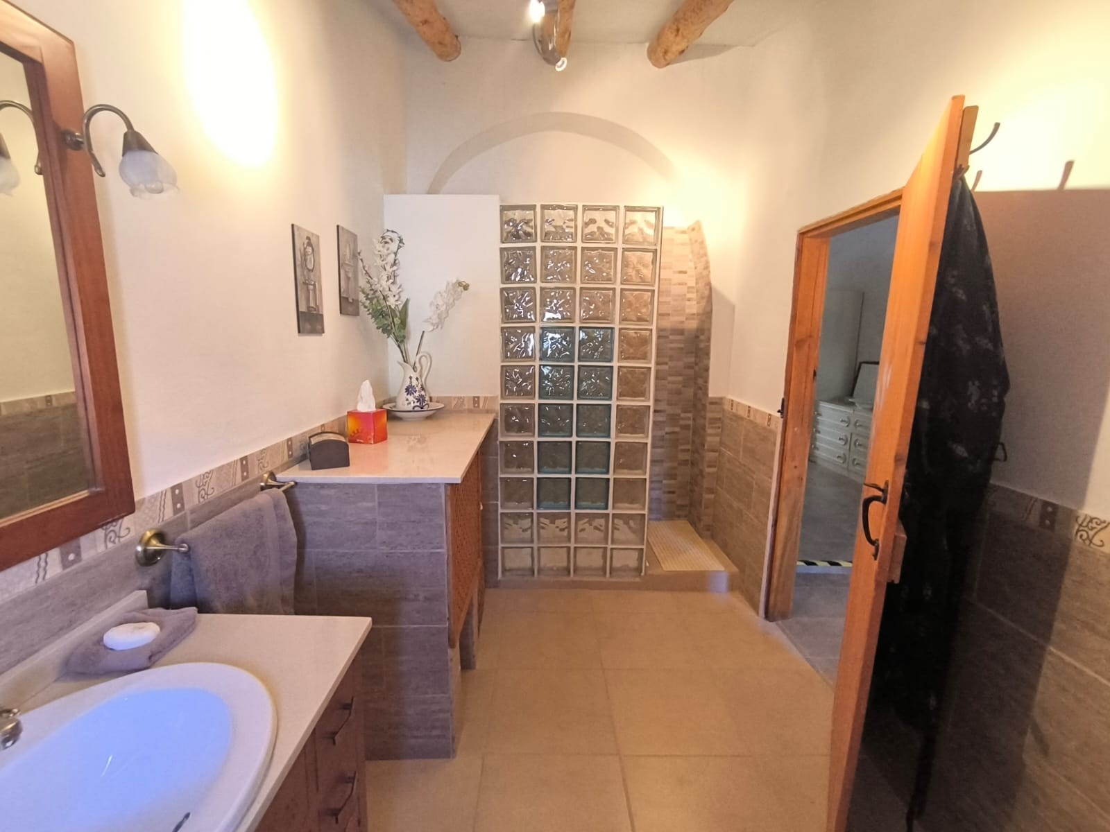 Villa for Sale in Chinorlet, Alicante