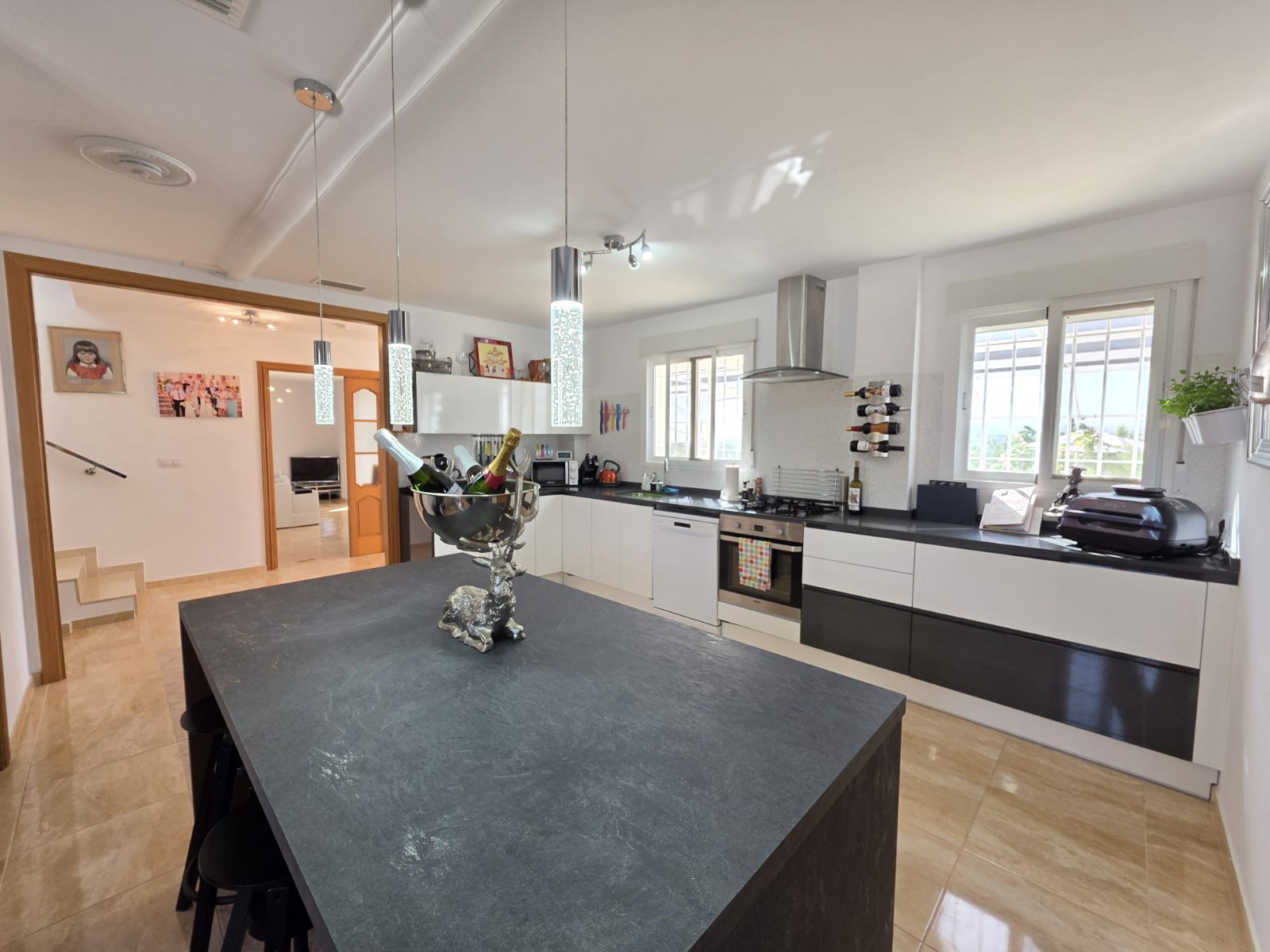 Villa for Sale in Pinoso, Alicante