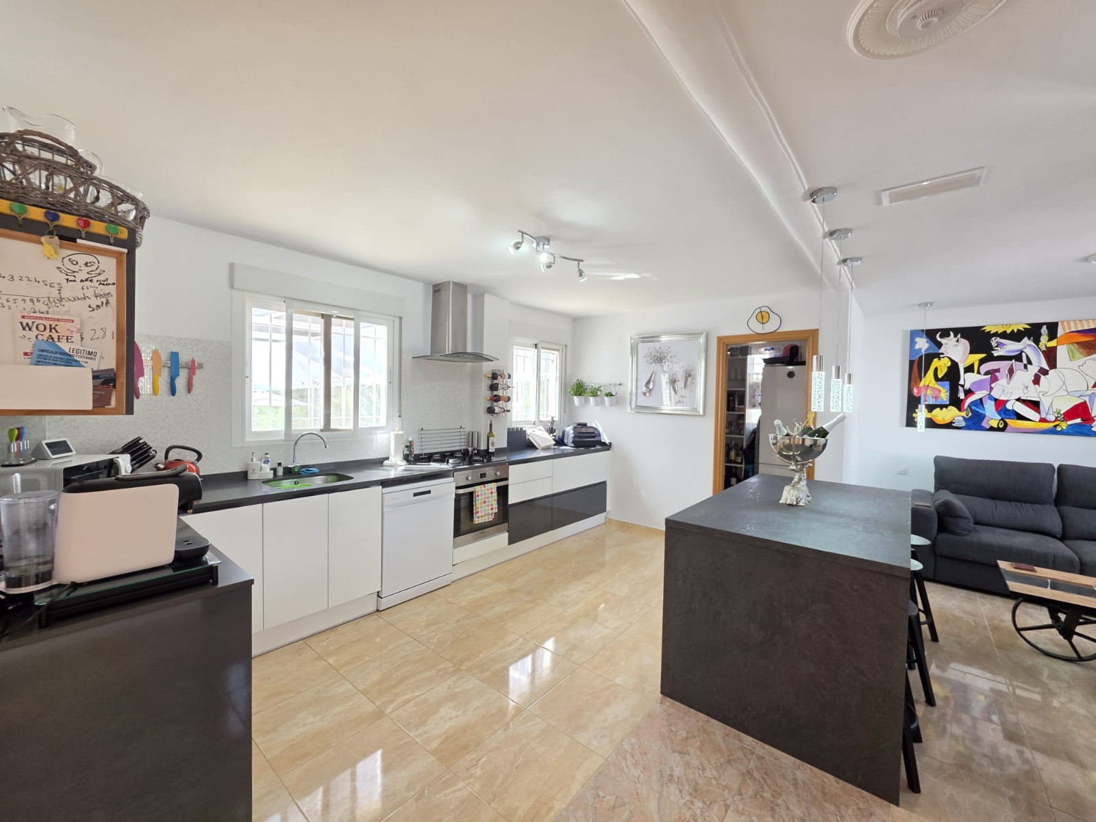 Villa for Sale in Pinoso, Alicante