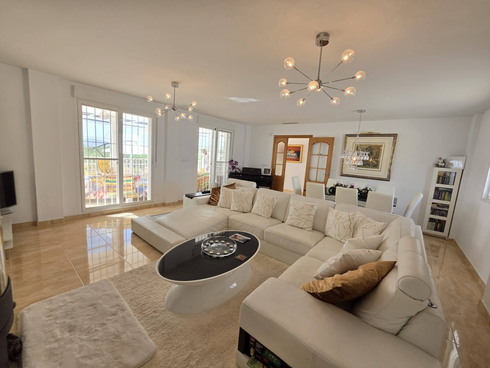 Villa for Sale in Pinoso, Alicante