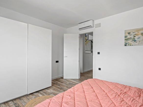 584