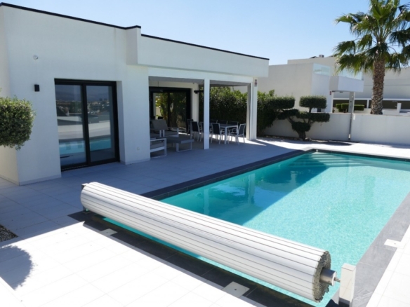 Villa for Sale in Benijofar, Alicante