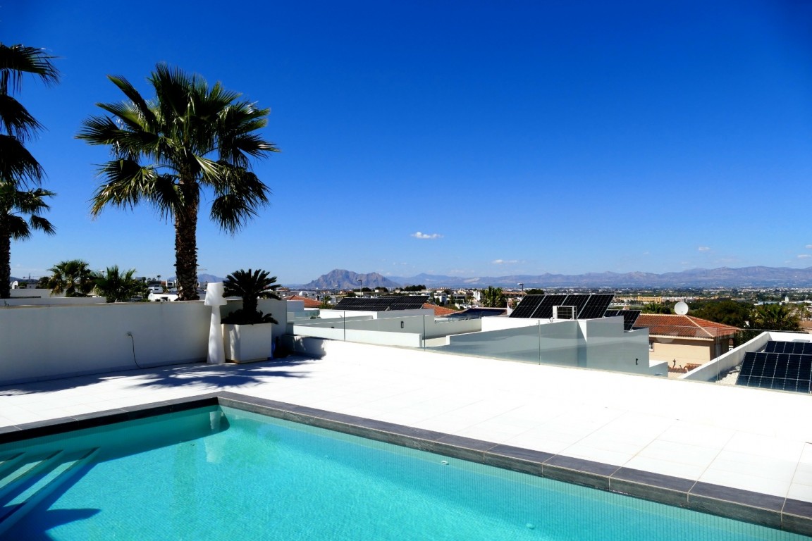 Villa for Sale in Benijofar, Alicante