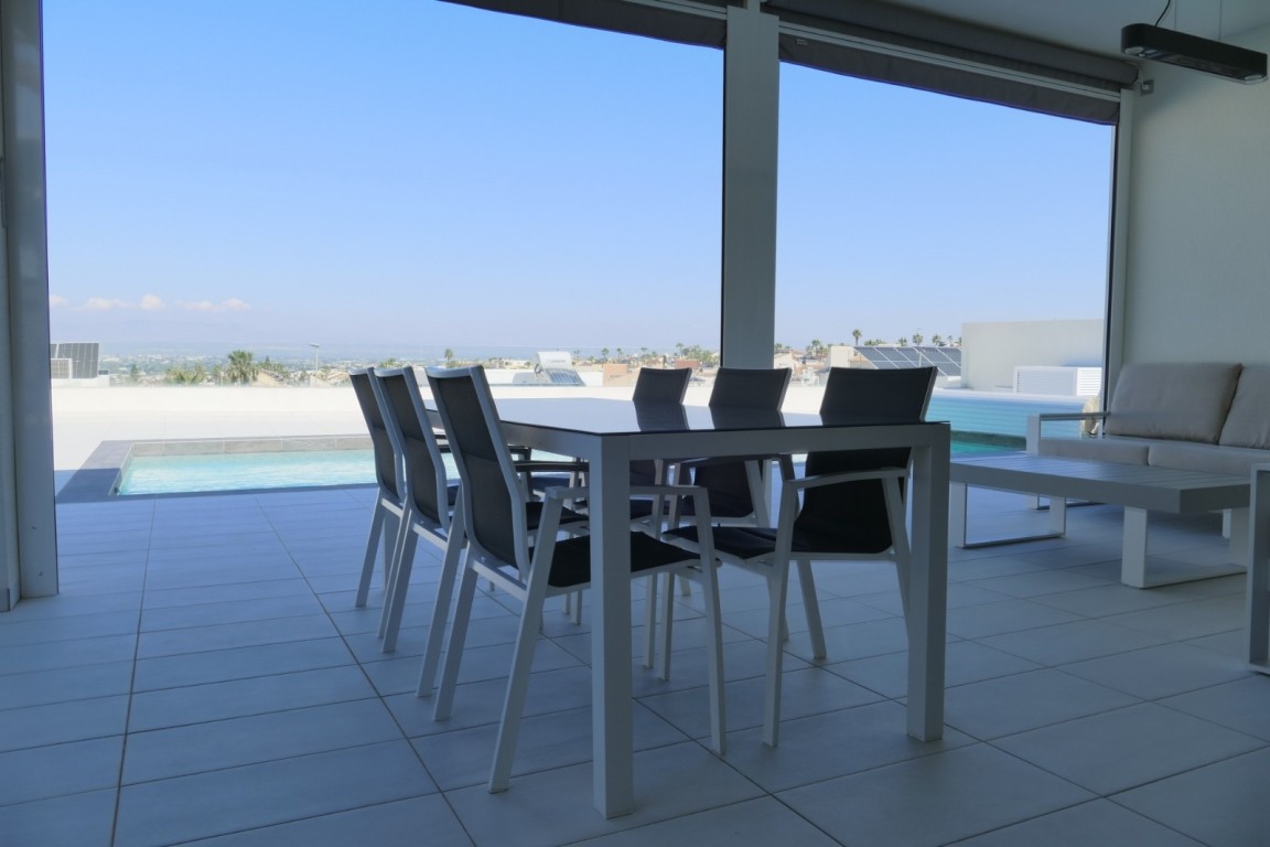 Villa for Sale in Benijofar, Alicante