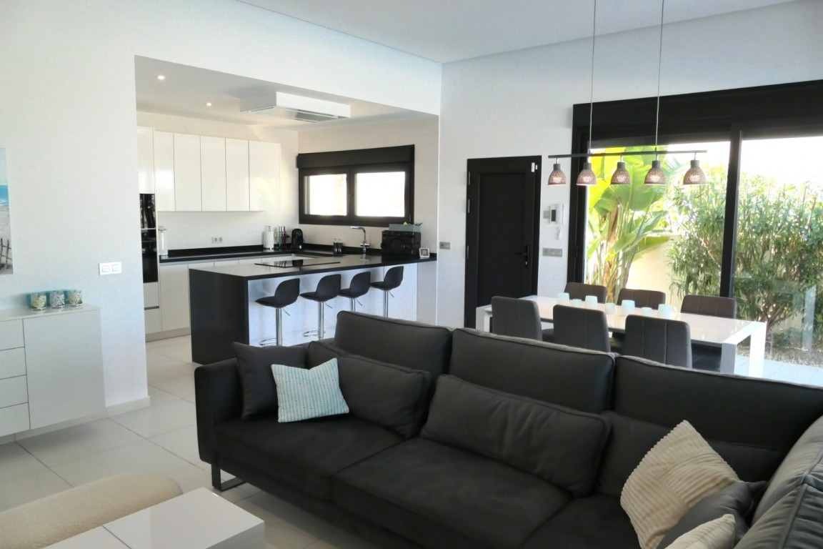 Villa for Sale in Benijofar, Alicante