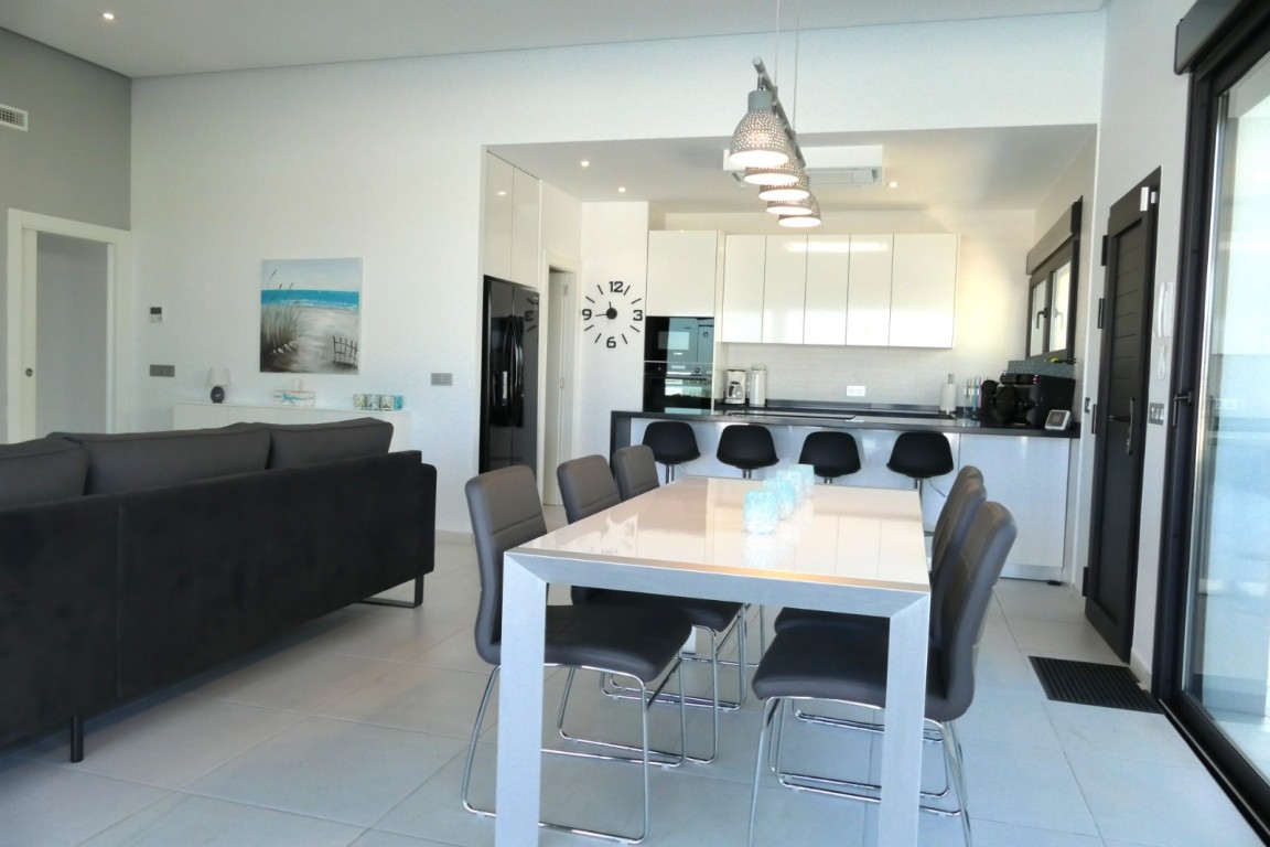 Villa for Sale in Benijofar, Alicante