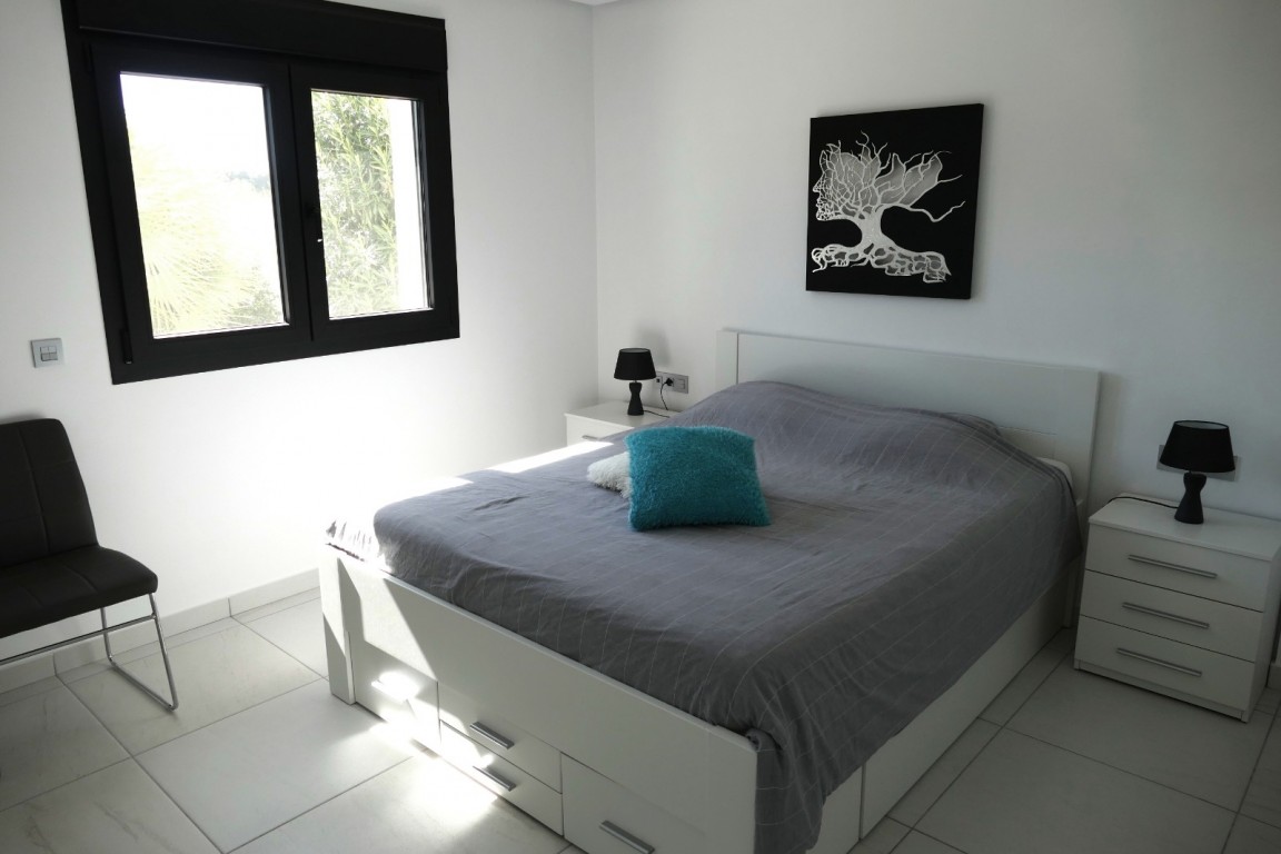 Villa for Sale in Benijofar, Alicante