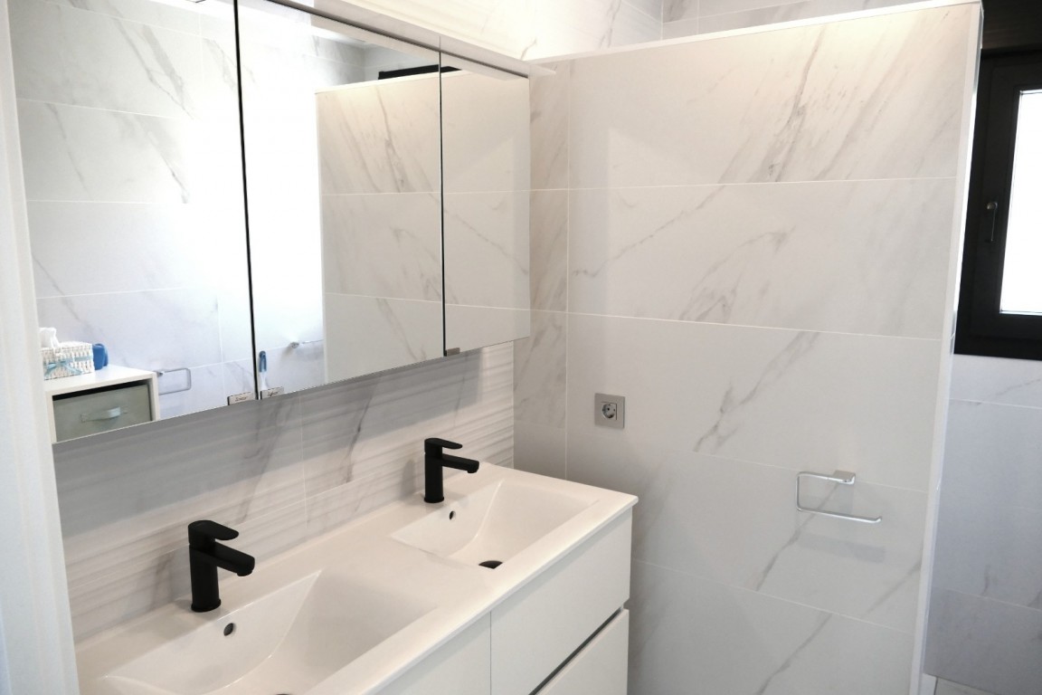 Villa for Sale in Benijofar, Alicante