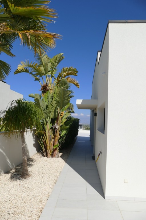 Villa for Sale in Benijofar, Alicante