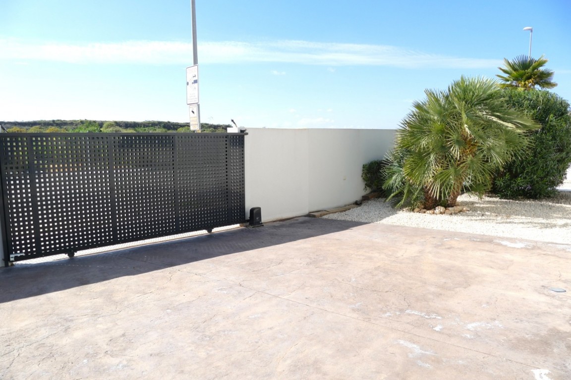 Villa for Sale in Benijofar, Alicante