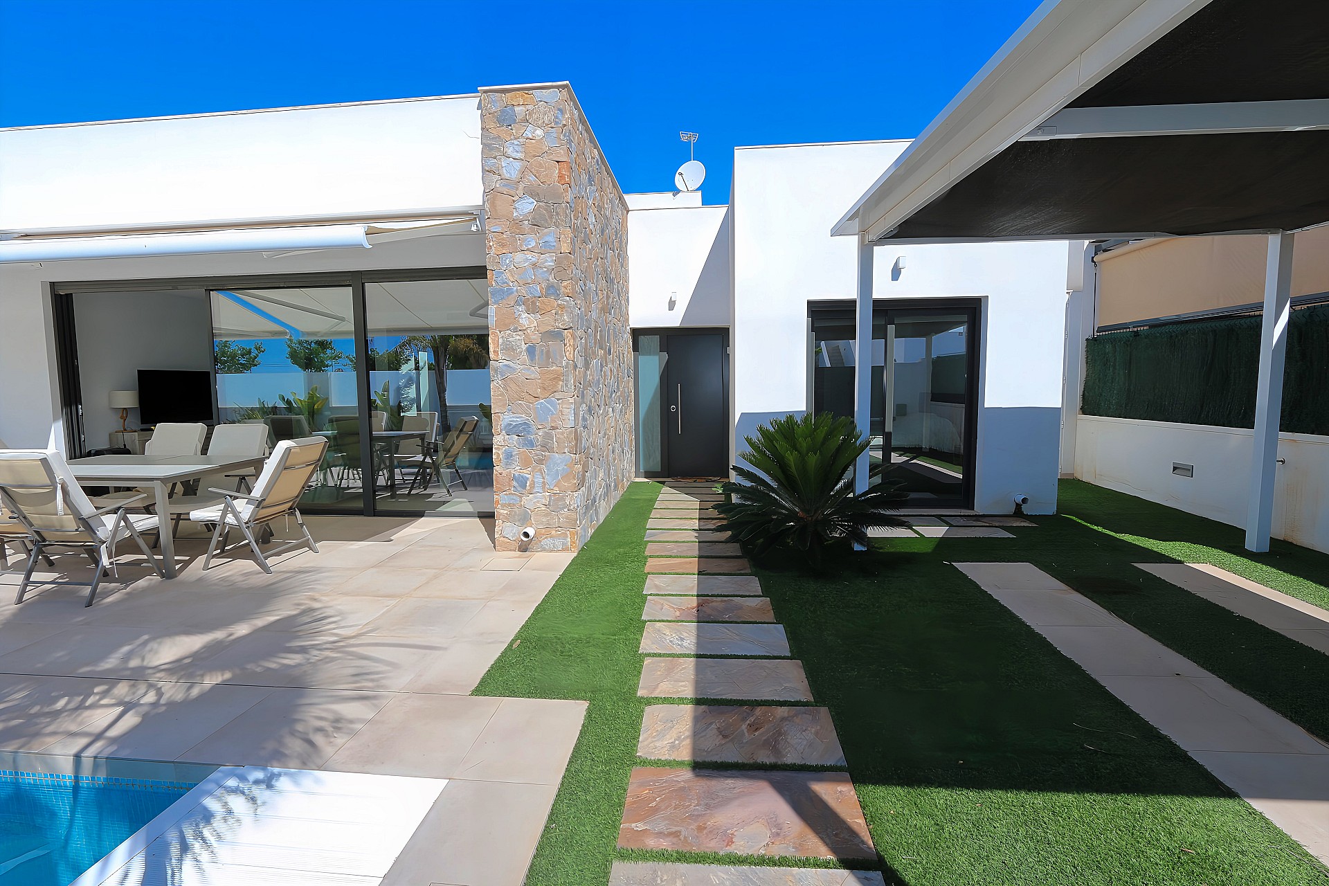 Villa for Sale in Pilar de La Horadada, Alicante