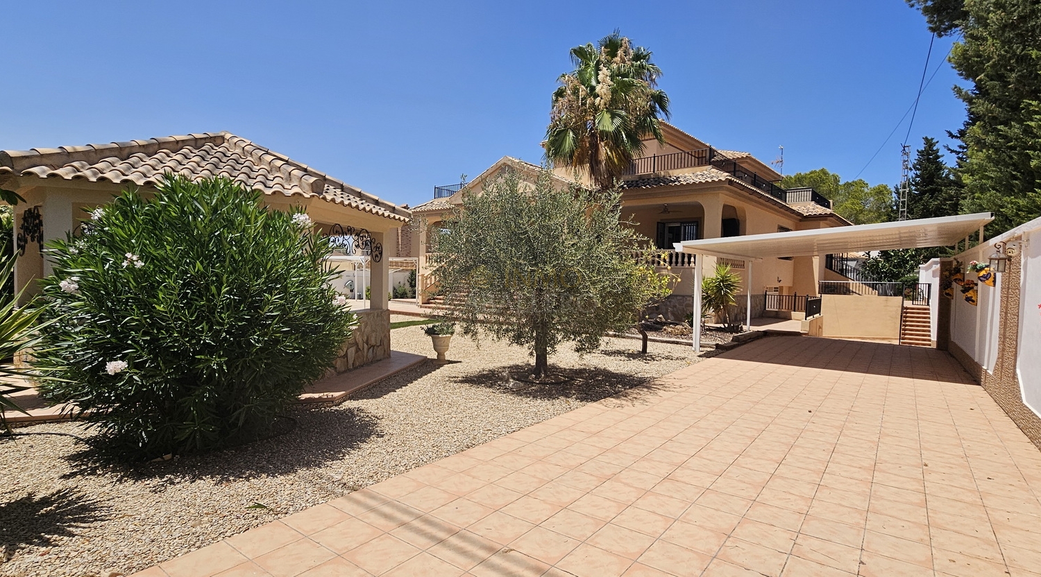 Villa for Sale in Pinar de Campoverde, Alicante