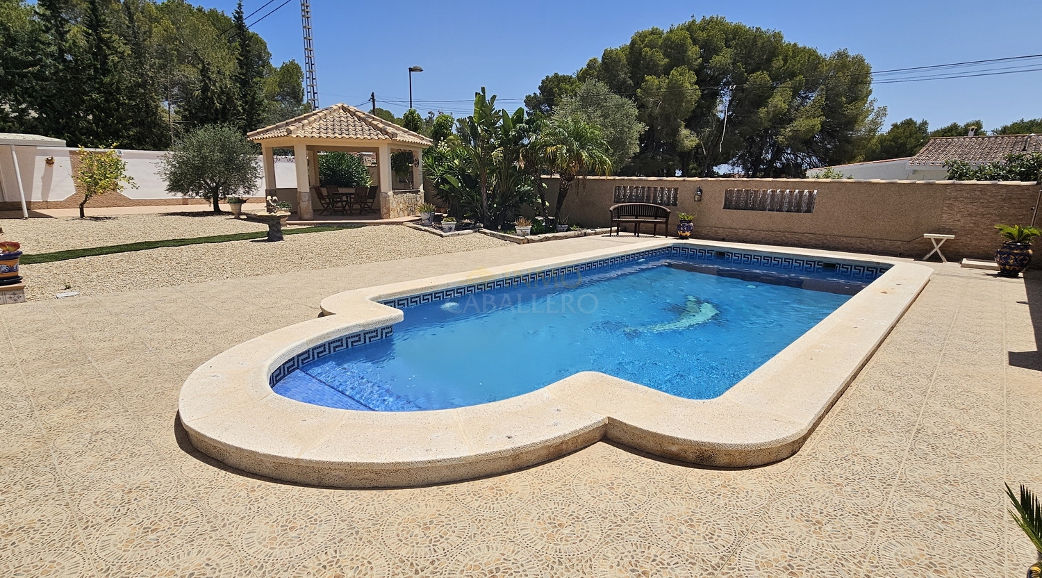 Villa for Sale in Pinar de Campoverde, Alicante