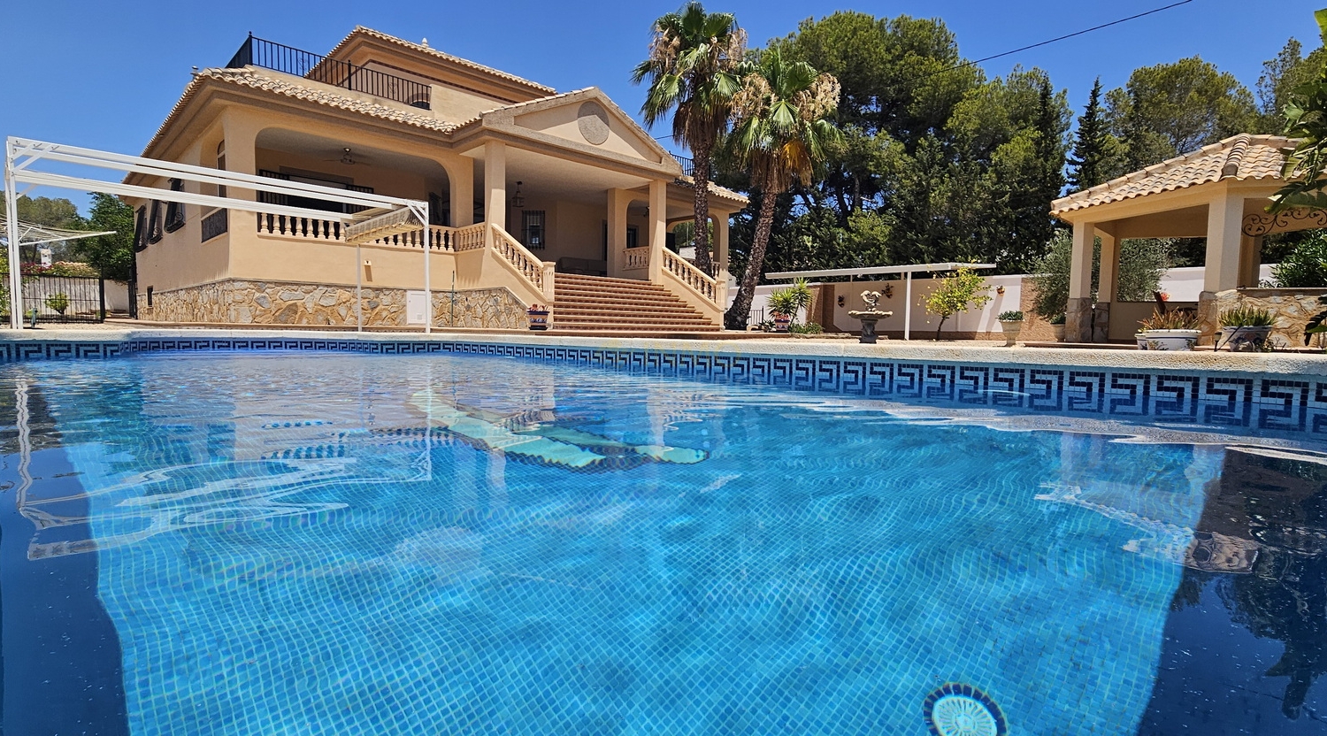 Villa for Sale in Pinar de Campoverde, Alicante