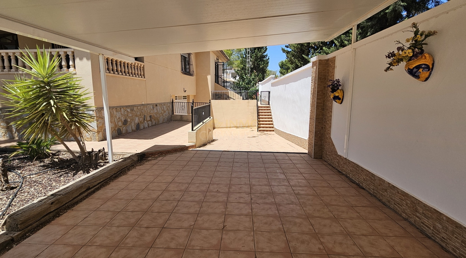 Villa for Sale in Pinar de Campoverde, Alicante
