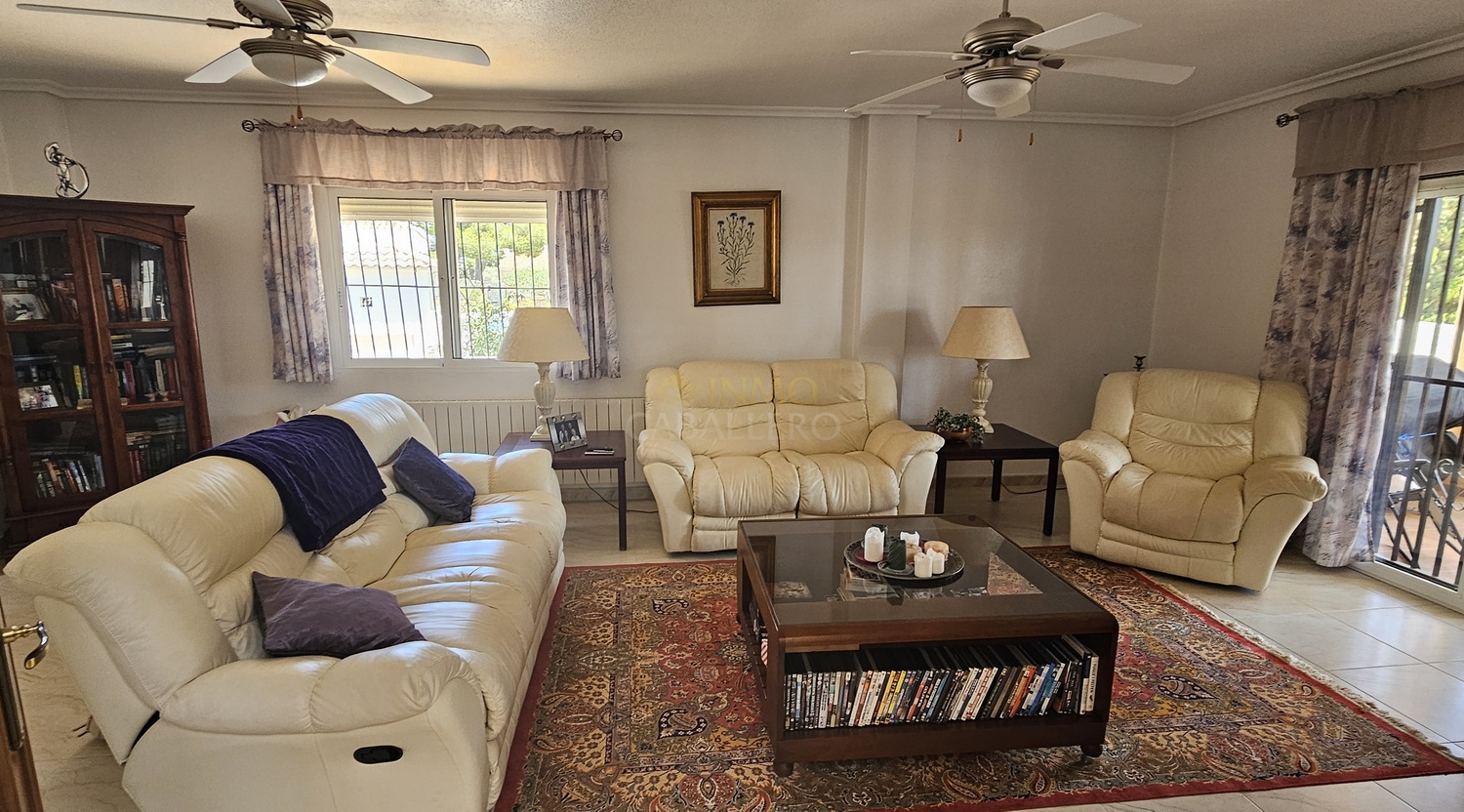 Villa for Sale in Pinar de Campoverde, Alicante
