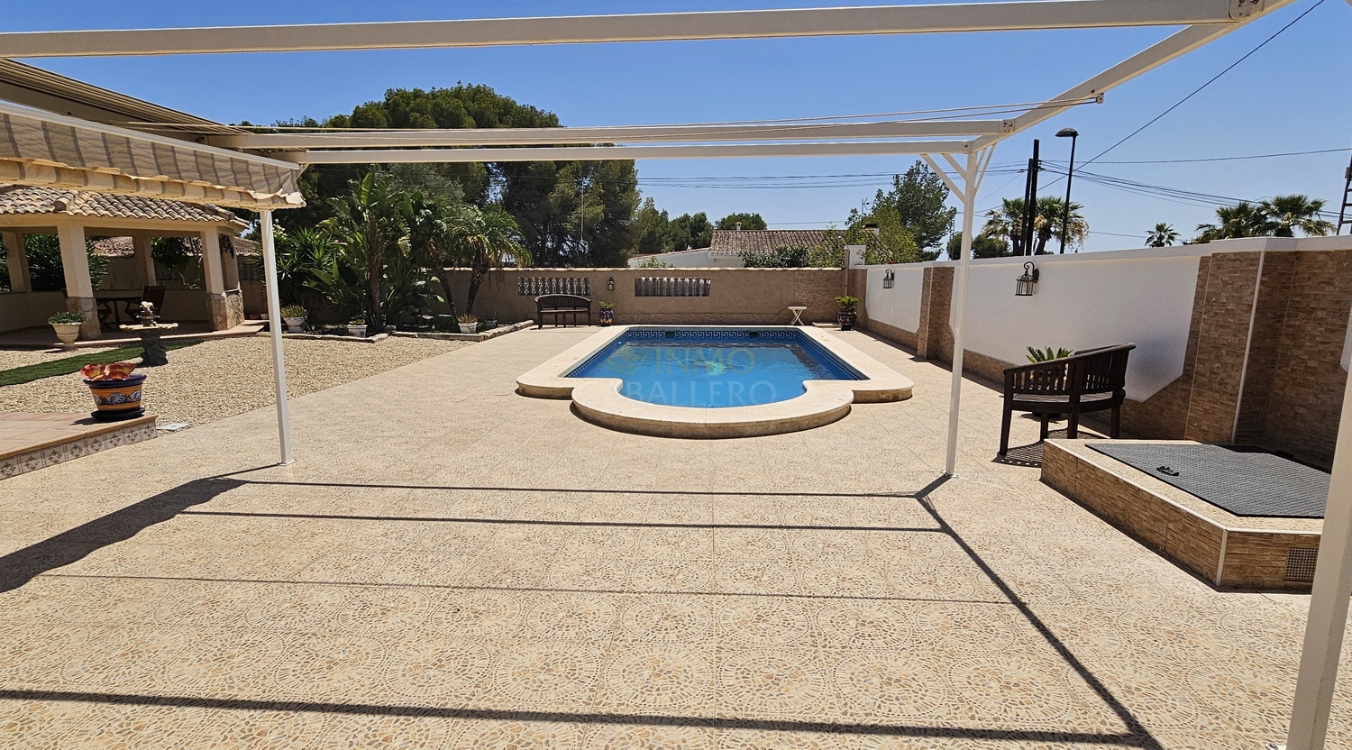 Villa for Sale in Pinar de Campoverde, Alicante