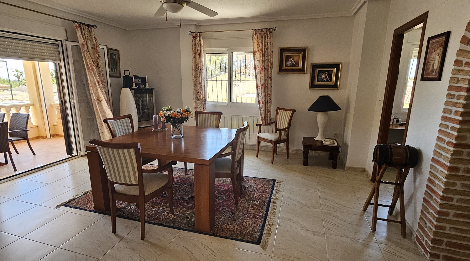 Villa for Sale in Pinar de Campoverde, Alicante