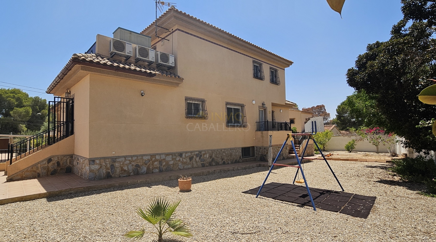 Villa for Sale in Pinar de Campoverde, Alicante