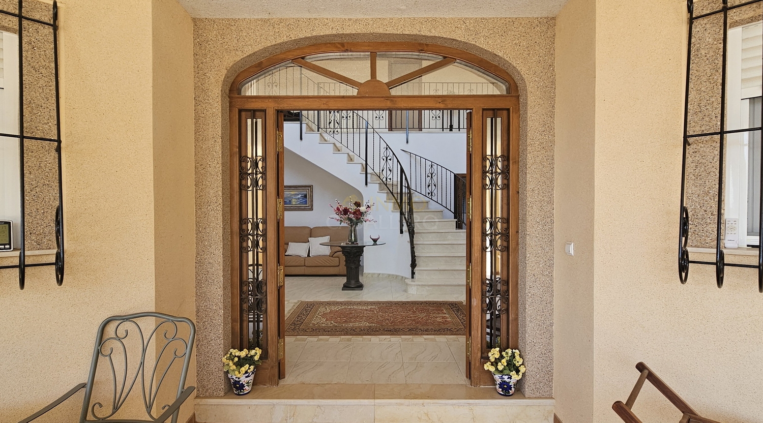 Villa for Sale in Pinar de Campoverde, Alicante