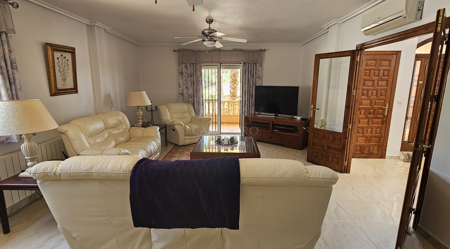 Villa for Sale in Pinar de Campoverde, Alicante