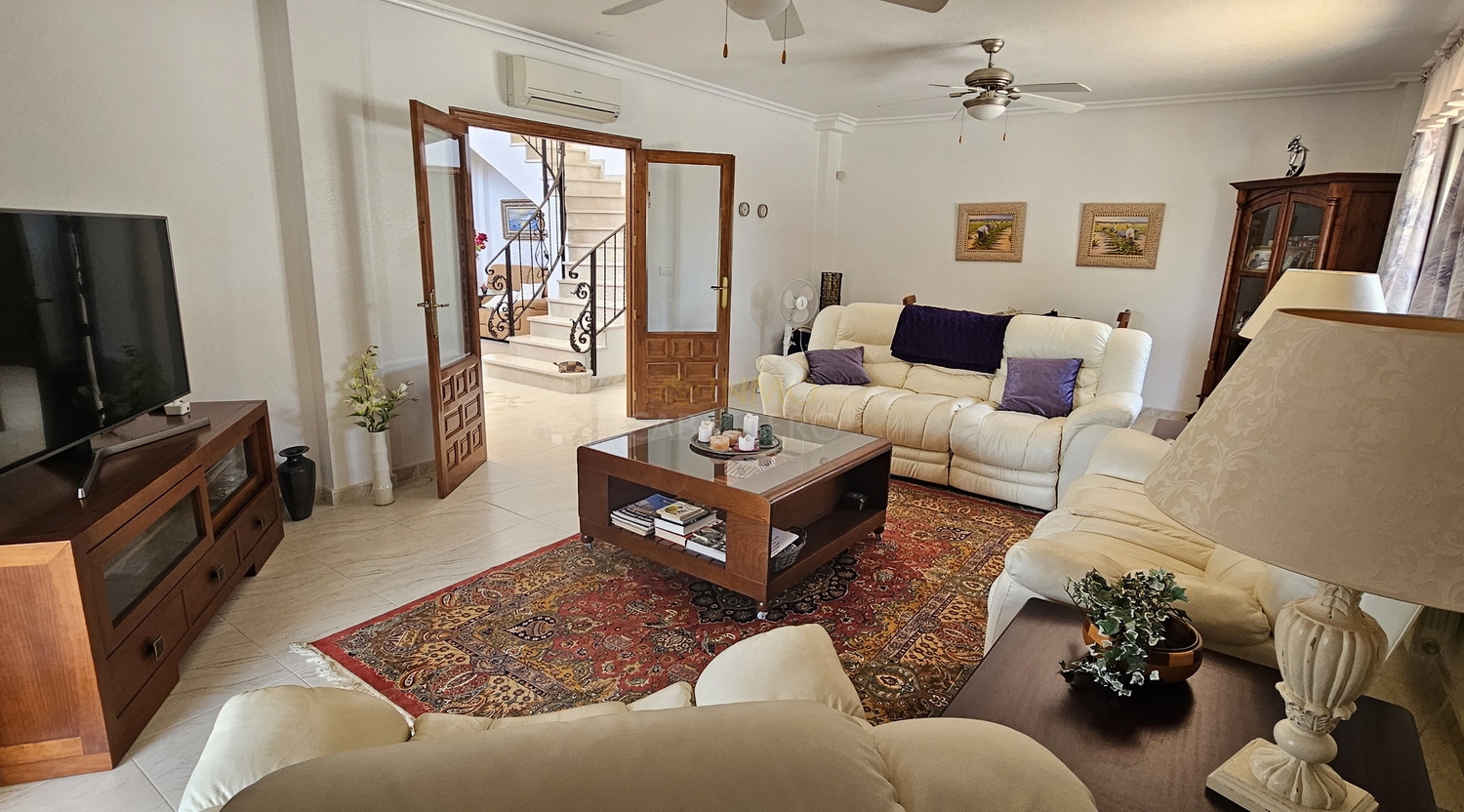 Villa for Sale in Pinar de Campoverde, Alicante