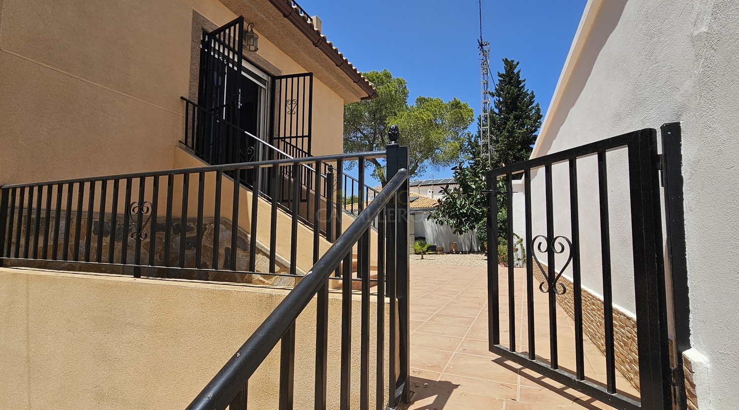Villa for Sale in Pinar de Campoverde, Alicante