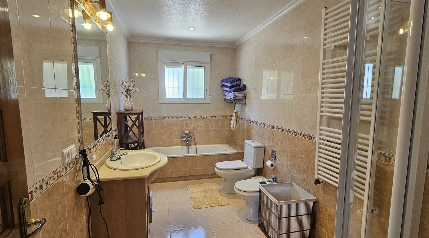 Villa for Sale in Pinar de Campoverde, Alicante