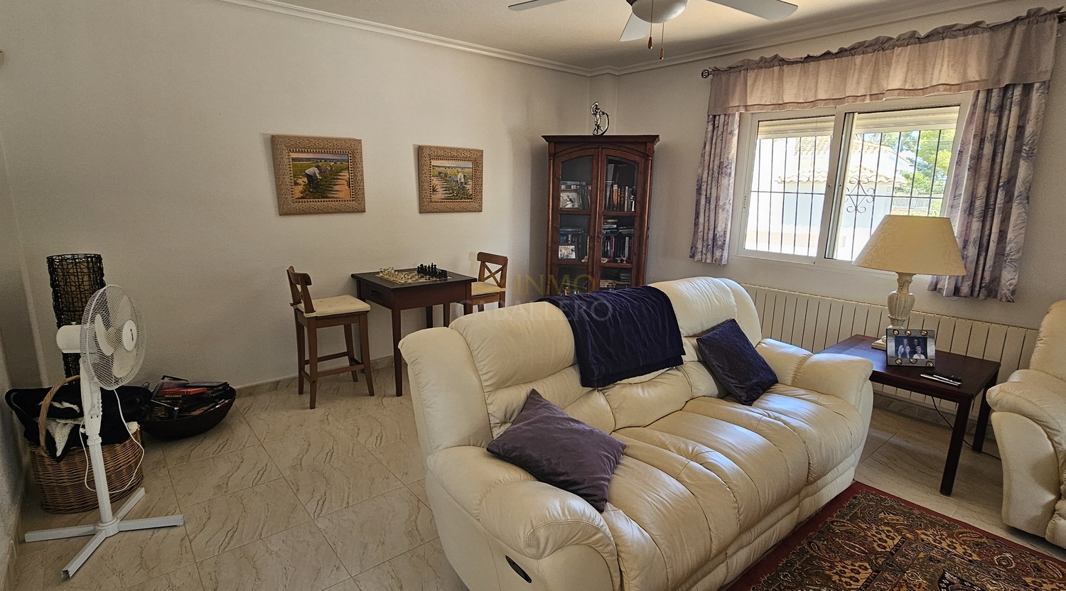 Villa for Sale in Pinar de Campoverde, Alicante