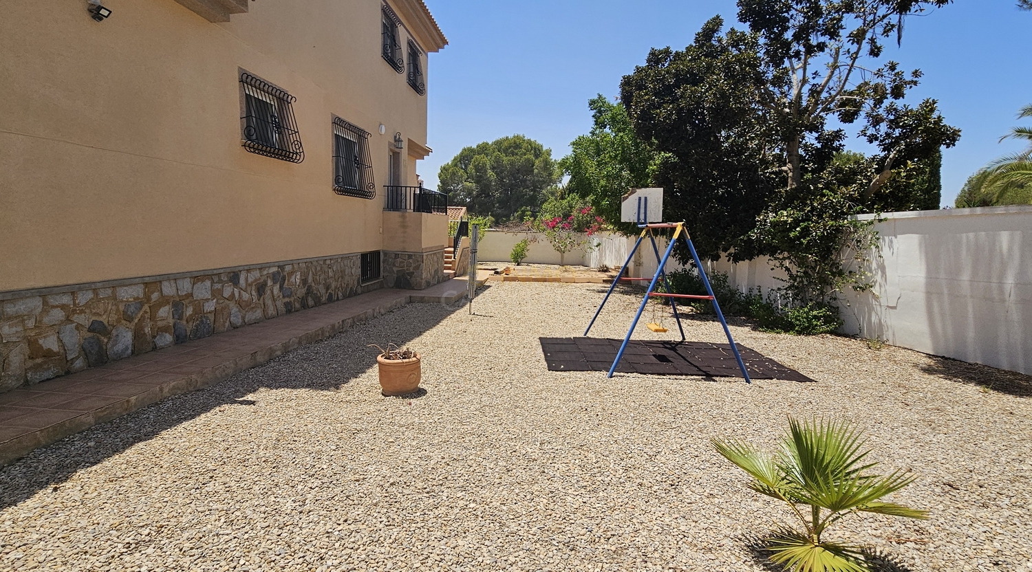 Villa for Sale in Pinar de Campoverde, Alicante