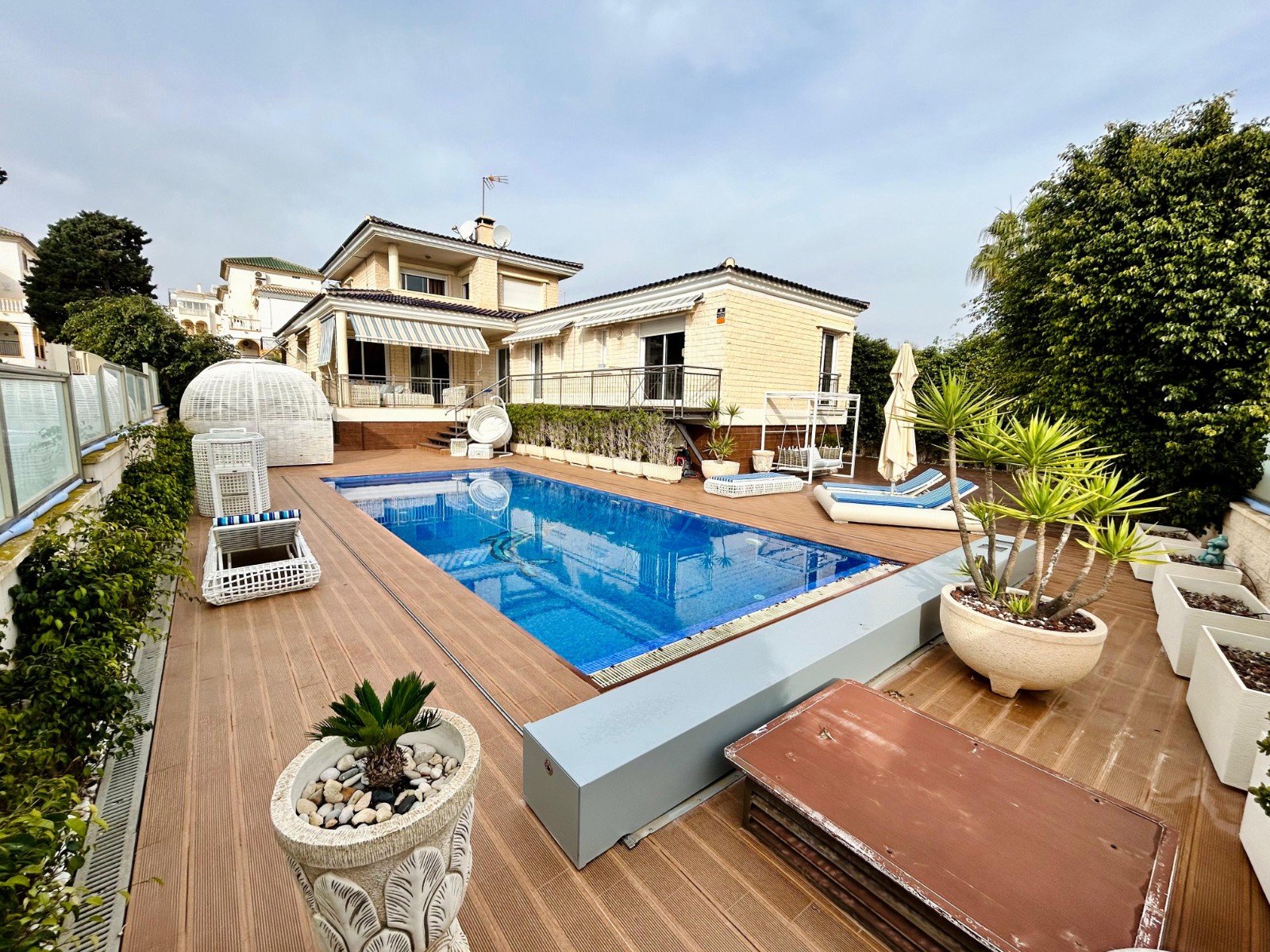 Villa for Sale in Torrevieja, Alicante