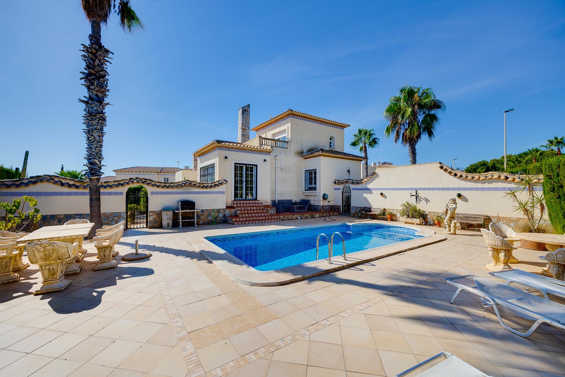 o_1j6fcnldn1f2c1ctd16551qdc1n9h3n Villa for Sale in Orihuela Costa, Alicante