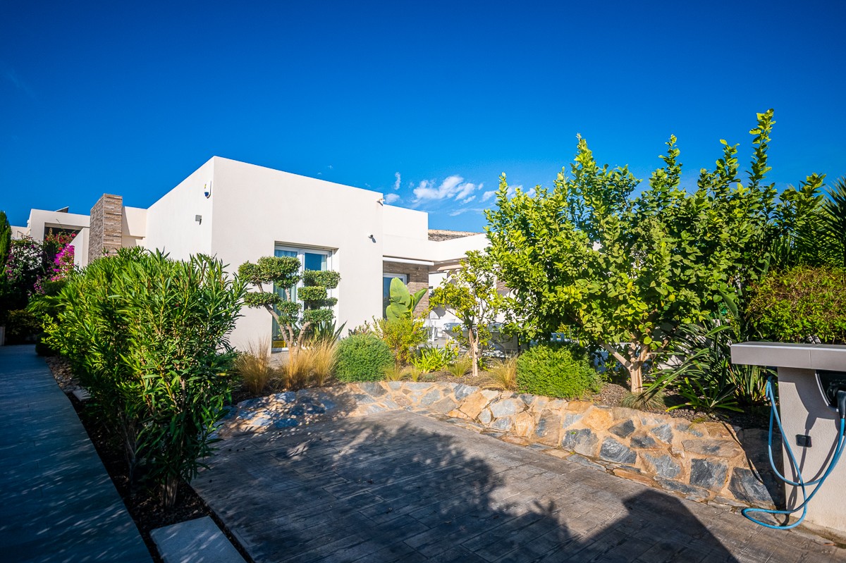 Villa for Sale in Algorfa, Alicante