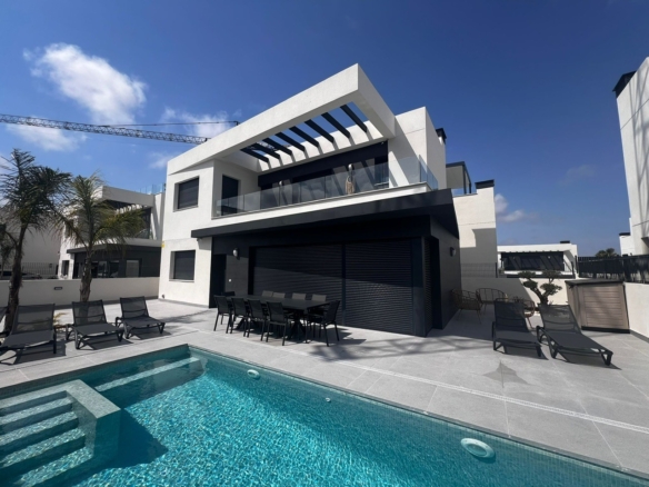 Villa for Sale in Algorfa, Alicante